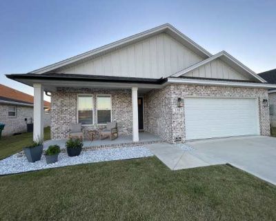 4 Bedroom 2.5BA 1934 ft Pet-Friendly Apartment For Rent in Bay County, FL