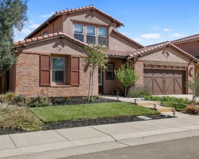 3525 Rapallo Way. image_url. In unit laundry Hardwood floors Dishwasher Pet friendly Garage Recently renovated Unit Amenities air conditioning dishwasher hardwood floors in unit laundry recently renovated stainless steel Property Amenities cats allowed dogs allowed pet friendly on-site laundry parking garage hot tub. Pets allowed. 5 Bedroom. 3 Bathroom. 2732 ft