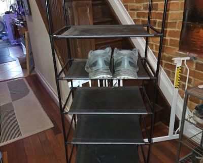 Hi, it is in decent shape. To delicate for my needs but should work fine for most Check out the pictures at: