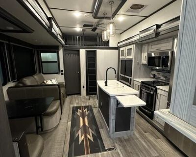 2021 Montana High Country fifth wheel camper. Awesome floor plan for a family