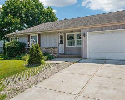 2 Bedroom 2BA 1363 ft Condominium For Sale in WEST BEND, WI