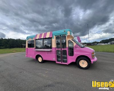 TURNKEY & LOW MILES - 2002 21' Chevrolet Express 3500 Ice Cream Truck