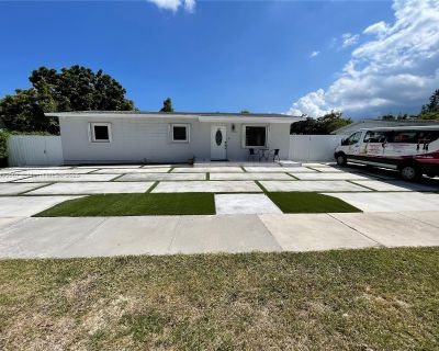 3 Bedroom 1BA 1100 ft House For Rent in Homestead, FL