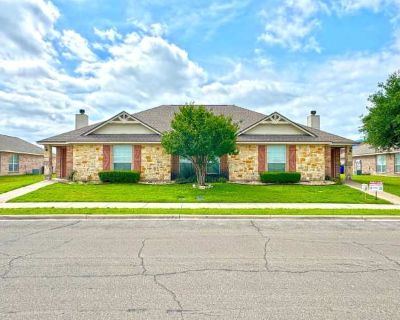 3 Bedroom 2BA 1600 ft Furnished Apartment For Rent in Waco, TX