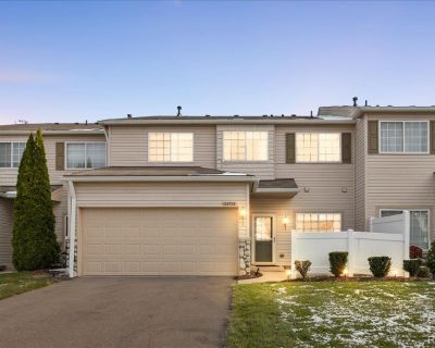 2 Bedroom 1BA 1290 ft Condo For Sale in Woodhaven, MI