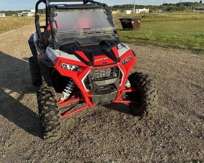 2022 Polaris rzr xp 1000 2 seater low miles asking $17,000 obo inbox me on here