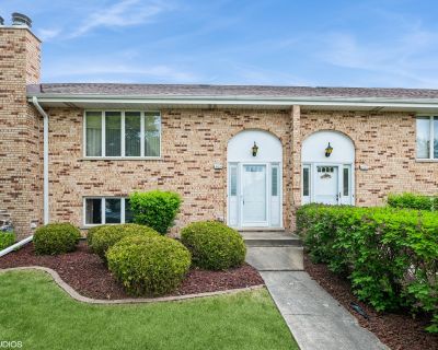 2 Bedroom 2BA 1950 ft Condo For Sale in Orland Park, IL