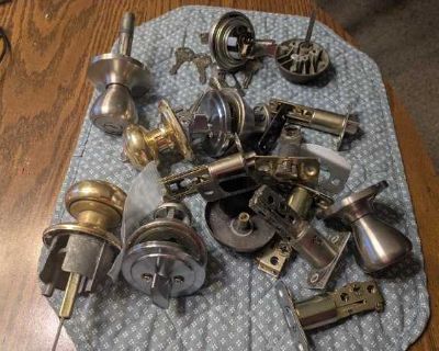 One box of miscellaneous door knobs, locks and parts. As is condition. Free to anyone who can use them. They will be disposed of on Tuesday morning. Pickup in Bartlett near the Bartlett Home Depot. No holds unless on your way for pickup.