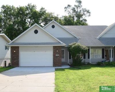 2 Bedroom 2BA 1261 ft Townhouse For Sale in Bellevue, NE