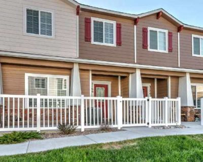 3 Bedroom 2.5BA 1561 ft Apartment For Rent in Colorado Springs, CO