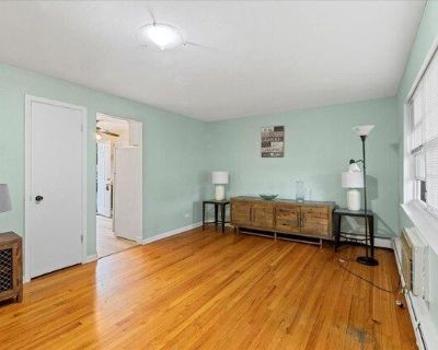 Des Plaines IL 60018. SUMMARY: Discover an opportunity with this Des Plaines house for rent and available for $1,400 /Monthly. This could be your next ideal home or a smart investment. More details await. Updated One bedroom Apartment in Des Plaines Available Now! This apartment features new an updated bathroom and flooring (adsbygoogle = window.adsbygoogle || []).push({}); w/ a dishwasher. Hea...