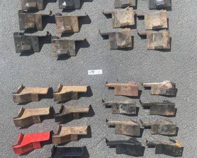 Engine cooling tins between head and shroud