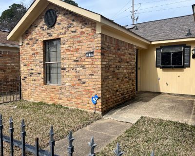 2 Bedroom 1BA 680 ft Pet-Friendly House For Rent in Shreveport, LA