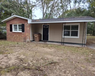 3 Bedroom 1BA 832 ft Apartment For Rent in Mobile, AL