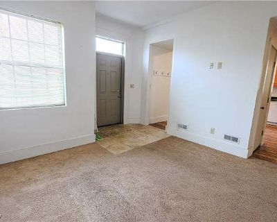 Private room with shared bathroom in a House with 1 roomie, Akron, OH 44304