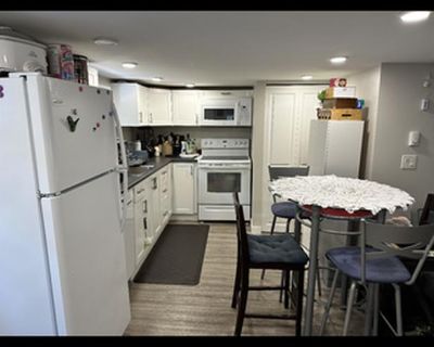 444 Stannard- Renovated 2 Bedroom Suite in Fairfield