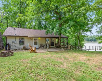 5 Bedroom 2BA 1373 ft Single Family House For Sale in Linden, TN