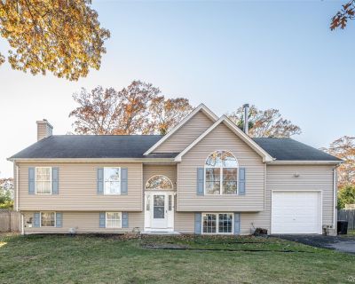 5 Bedroom 2BA 1600 ft Apartment For Rent in Mastic Beach, NY