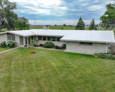 4 Bedroom 4BA 4160 ft Single Family Home For Sale in STRAWBERRY POINT, IA