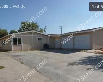 2 Bedroom 1BA 1058 ft Pet-Friendly Single-family home For Rent in Palmdale, CA