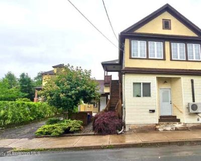 6 Bedroom 3BA 2475 ft Triplex For Sale in DICKSON CITY, PA