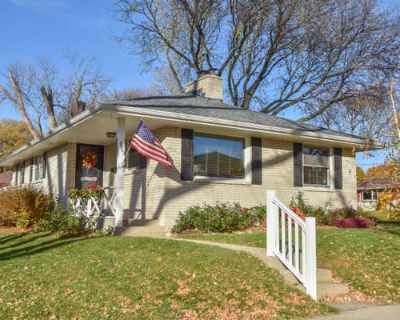 3 Bedroom 2BA 1225 ft Single Family Home For Sale in WEST ALLIS, WI