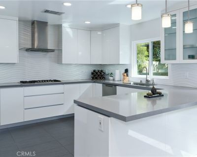 3 Bedroom 2BA 1680 ft House For Rent in Oak Park, CA