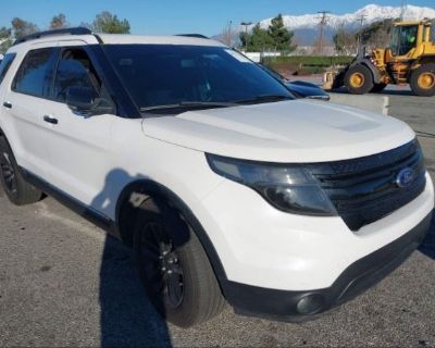 Salvage White 2015 Ford Explorer Xlt