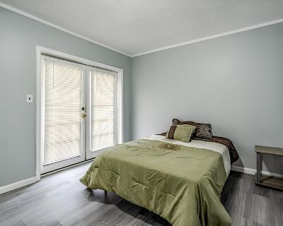 Deposit: $211.00 * Utilities included?: Yes * Fees apply?: Yes. References are not required. Non-smoking. Furnishings: Furnished * Disabled access: * Living room: shared. Availability Available Now Minimum term 1 month Maximum term None. Private furnished room for rent. This modern, newly renovated house is located in a quaint and peaceful neighborhood, strategically located close to job center...