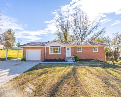 3 Bedroom 2BA 2400 ft Single Family House For Sale in Jasper, IN