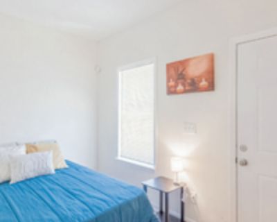 Escape to a tranquil retreat in Almond Park, a charming neighborhood on Atlanta's west side, just off Johnson Rd NW. Our spacious room for rent is nestled in a quiet duplex, surrounded by lush greenery and a short walk from the scenic West Side Reservoir Park, where you can enjoy scenic views of Proctor Creek. Convenient Commute Take a leisurely 18-minute walk to bus line 50 or a 10-minute stro...