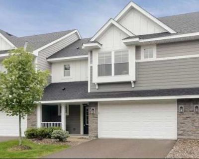 3 Bedroom 3BA 1813 ft Furnished Pet-Friendly Apartment For Rent in Medina, MN