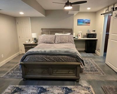 Total rooms: 4. Deposit: $1,000.00 * Utilities included?: Yes * Fees apply?: No. References required. Males preferred. Non-smoking. Not for couples. Age preference: 23 - 55. Furnishings: Furnished * Parking: Yes * Garage: Yes * Yard/patio: Yes * Balcony/roof terrace: No * Disabled access: No * Living room: shared * Broadband included: Yes. Availability Available Now Minimum term 6 months Maximu...