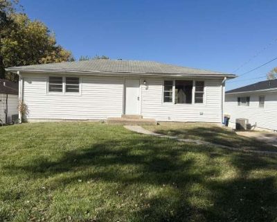 2 Bedroom 1BA 864 ft Apartment For Rent in Calverton Park, MO