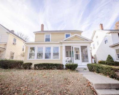 3 Bedroom 1BA 1434 ft Pet-Friendly Apartment For Rent in Toledo, OH