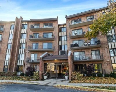 2 Bedroom 2BA 1625 ft Condominium For Sale in WILLOWBROOK, IL
