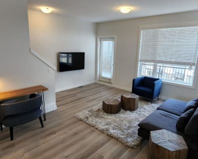3 beds 2 bath townhome vacation rental in Calgary, AB