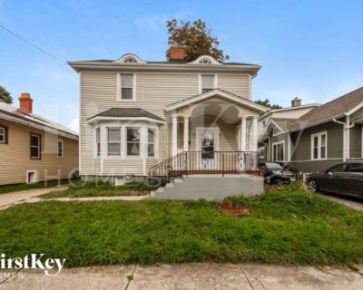 3 Bedroom 1.5BA 1676 ft Pet-Friendly Apartment For Rent in Waukegan, IL