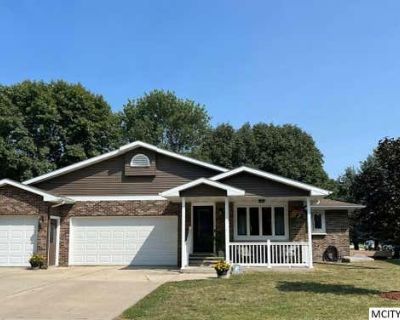 5 Bedroom 3BA 3560 ft Single Family Home For Sale in CLEAR LAKE, IA