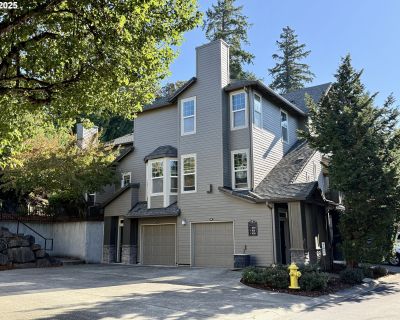 2 Bedroom 2BA 1239 ft Condo For Sale in West Linn, OR