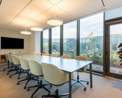 Find office space in S Main Street for 5 persons with everything taken care of