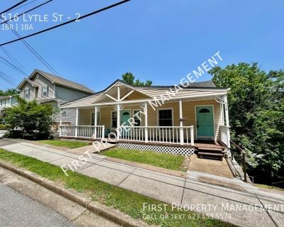 516 Lytle St. This is a lovely one-bedroom, one-bathroom unit. This cute, cozy apartment is in the heart of North Chattanooga. You will find lovely original hardwood floors throughout, a galley kitchen that is equipped with stove and refrigerator. The bedroom is filled with sunshine coming in through the multiple windows. The property offers an inviting front porch for the cooler days of fall. ...