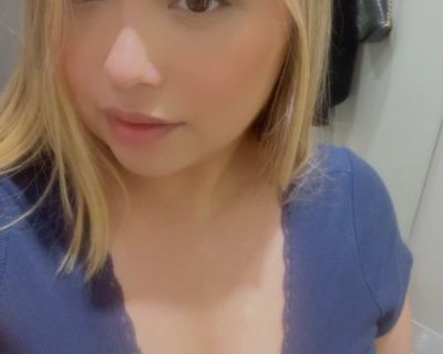 $900 /month. Age: 25 * Any pets?: No * Occupation: Student * Gender: Female. Non-smoking room preferred. Pets are fine. No preference specified. Age preference: 18 - 41. Looking in: All South Bay. Hey there! Looking for a roommate in Los Angeles International. I m a 25-year-old female student looking for a room. Ideally, I m hoping to share with someone, male or female, between 18 and 41 years ...