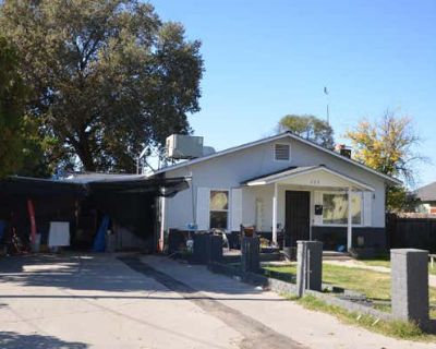 4 Bedroom 1BA 1330 ft Single Family Home For Sale in LEMOORE, CA