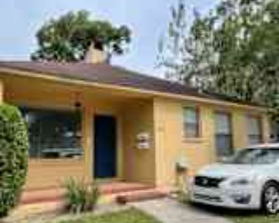 5 Bedroom 2BA 1778 ft² Apartment For Rent in Gainesville, FL 1016 SW 6th Ave unit House