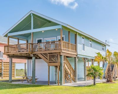 Avg / night: $316. Bayfront home w/private balcony water views/free WiFi/private dock/central A/C | Located in Galveston, TX | 4.6 Stars | 2 Bed, 2 Bath | No Pets. No pets. Max 6 guests. With a coveted location just four miles from Schlitterbahn Waterpark Galveston and Moody Gardens, and fantastic amenities that include a private dock and a spacious covered deck overlooking the water with Adiro...