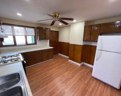 3 Bedroom 1BA 1000 ft Condo For Rent in Somerville, MA