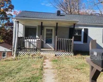 3 Bedroom 1BA 900 ft Pet-Friendly Apartment For Rent in Staunton, VA