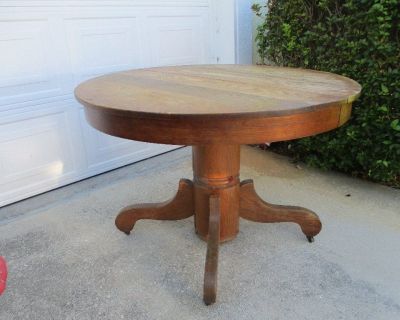 Oak Round Pedestal Table