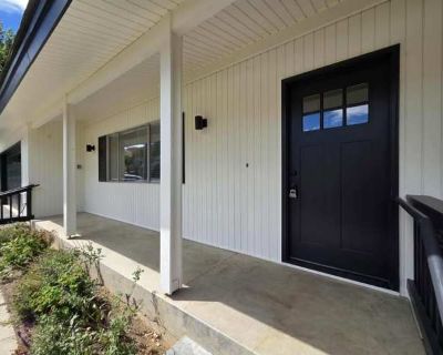 HUGE Number 2 Canyon ~ ~ 4 bedroom, 3 bathrooms!. image_url. In unit laundry Dishwasher Pet friendly Garage Air conditioning Fireplace Unit Amenities air conditioning dishwasher fireplace garbage disposal in unit laundry range refrigerator Property Amenities pet friendly game room parking garage. 4 Bedroom. 3 Bathroom. 2286 ft